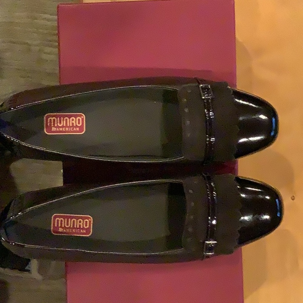 Shoes flat Munro. Morgan metallic/brown patent. 9.5 medium. NWOT